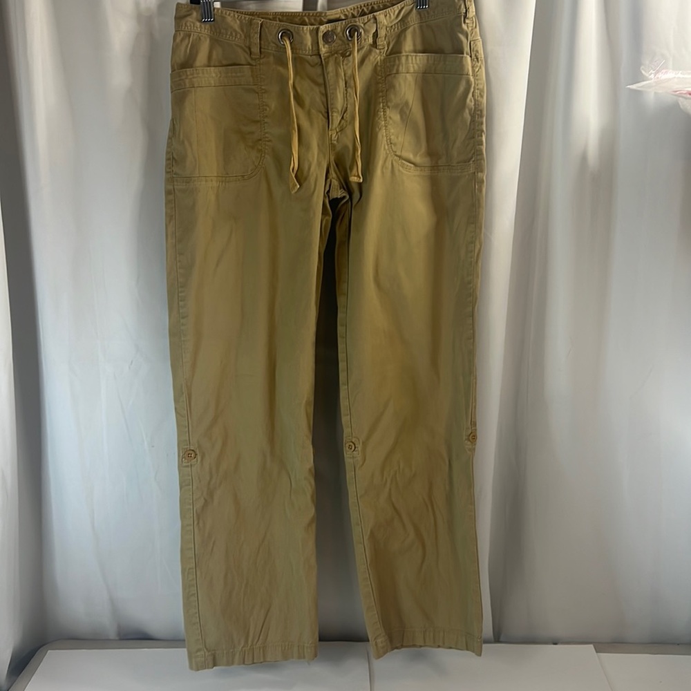 The North Face women cargo pants size 12 tan color